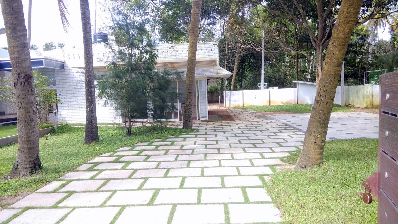 Cherai Natural Beach Hotel Cherai Beach Esterno foto