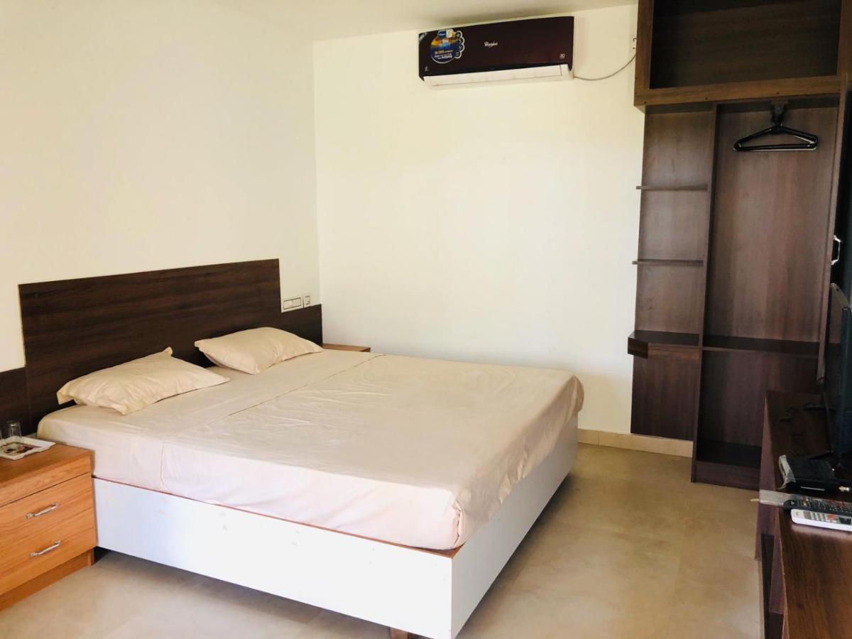 Cherai Natural Beach Hotel Cherai Beach Esterno foto
