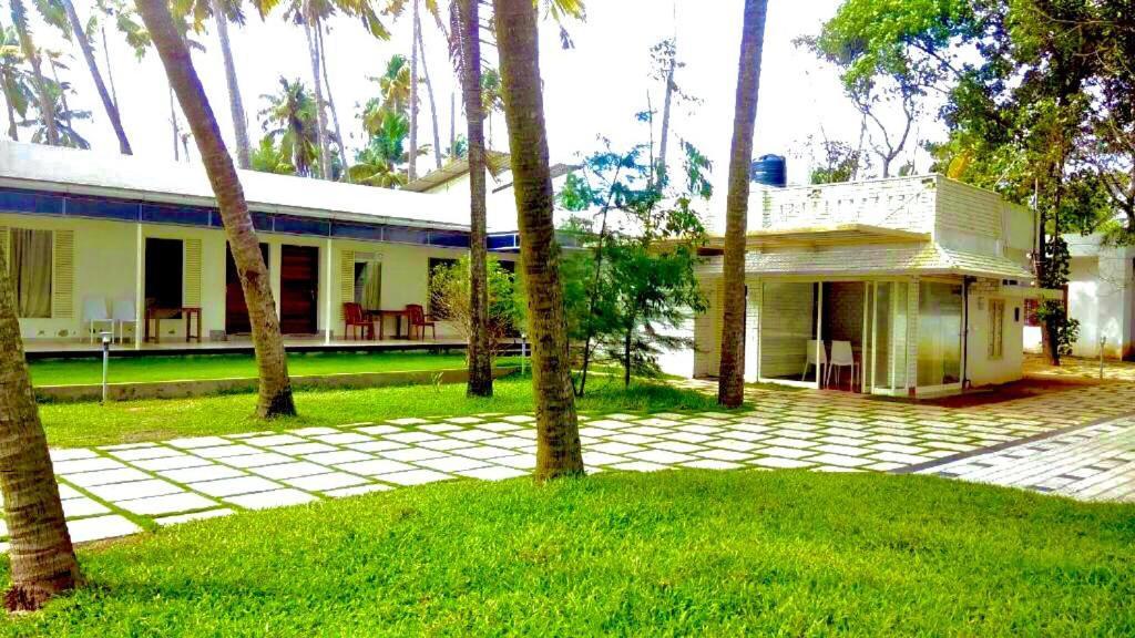 Cherai Natural Beach Hotel Cherai Beach Esterno foto